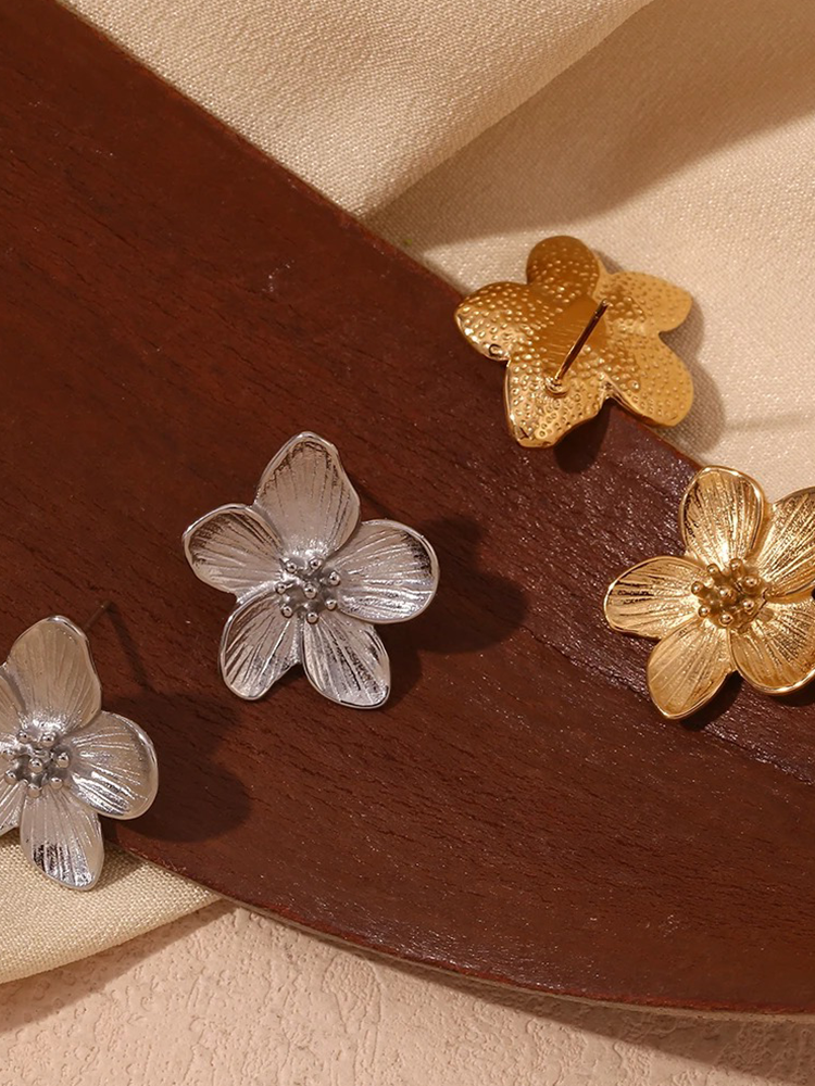 Demi Flower Blossom Flower Earrings Gold