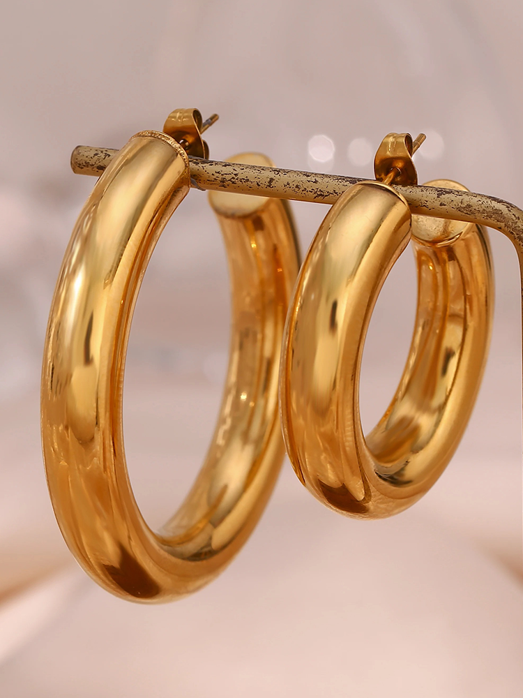 Lisa Chunky Earrings Gold 50 mm