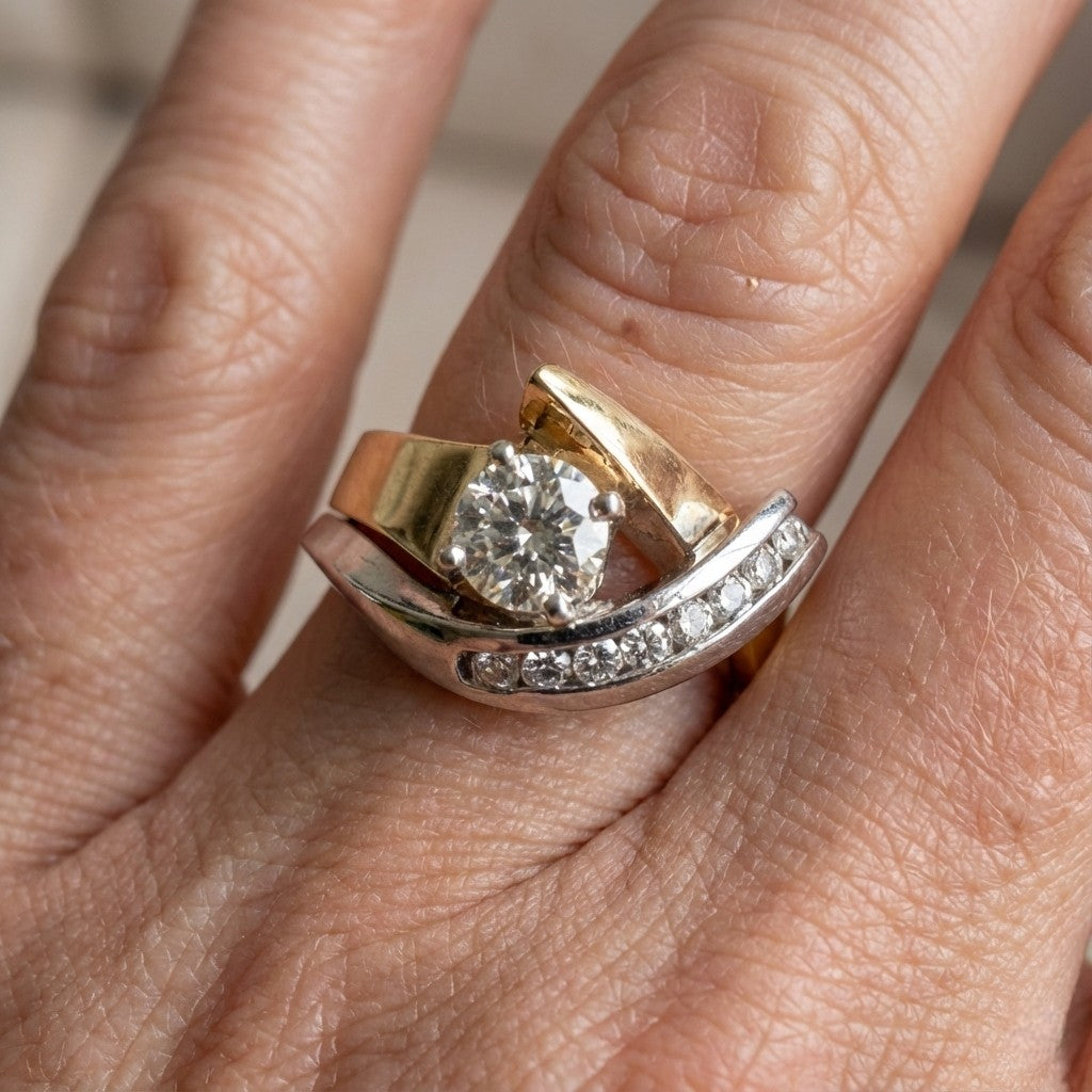 Virelle | Vintage Ring With Irregular Shape Made Of Gold and Silver With Zirconia.