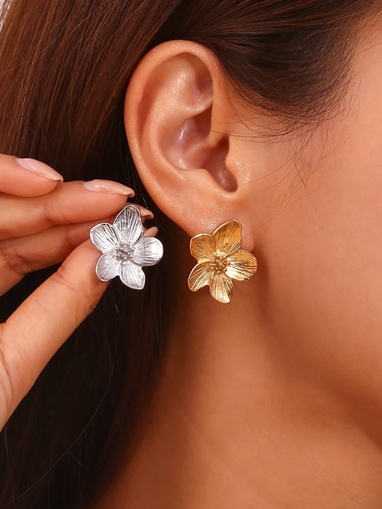 Demi Flower Blossom Flower Earrings Gold