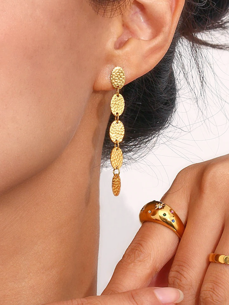 Dewi Hanging Oval Earrings Gold