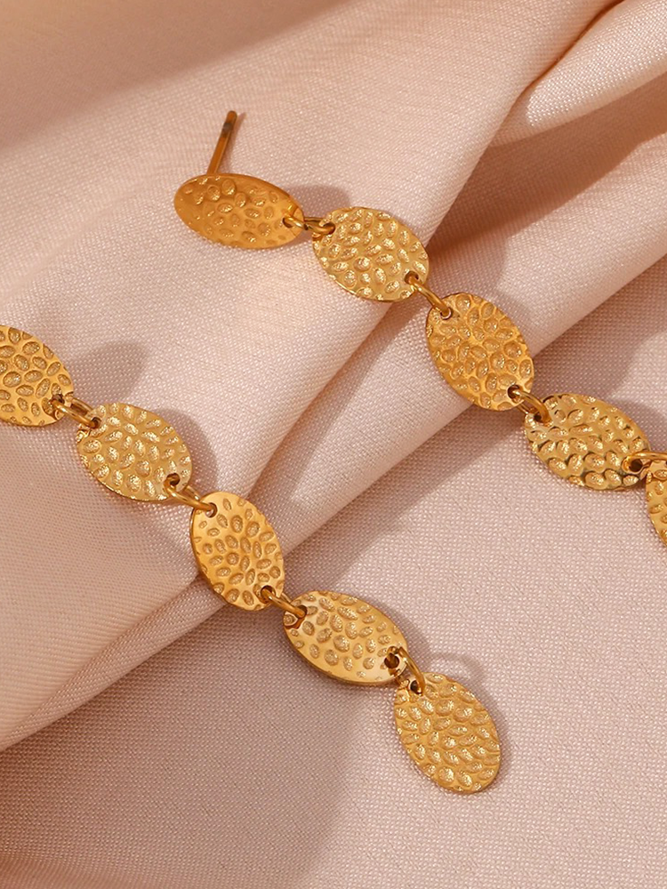 Dewi Hanging Oval Earrings Gold