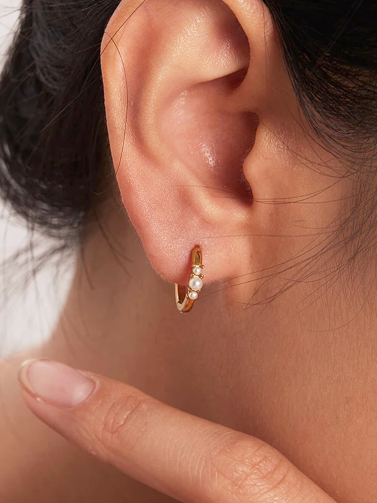 Virelle | Golden Huggie Hoops with Pearls - Set of 2 Earrings