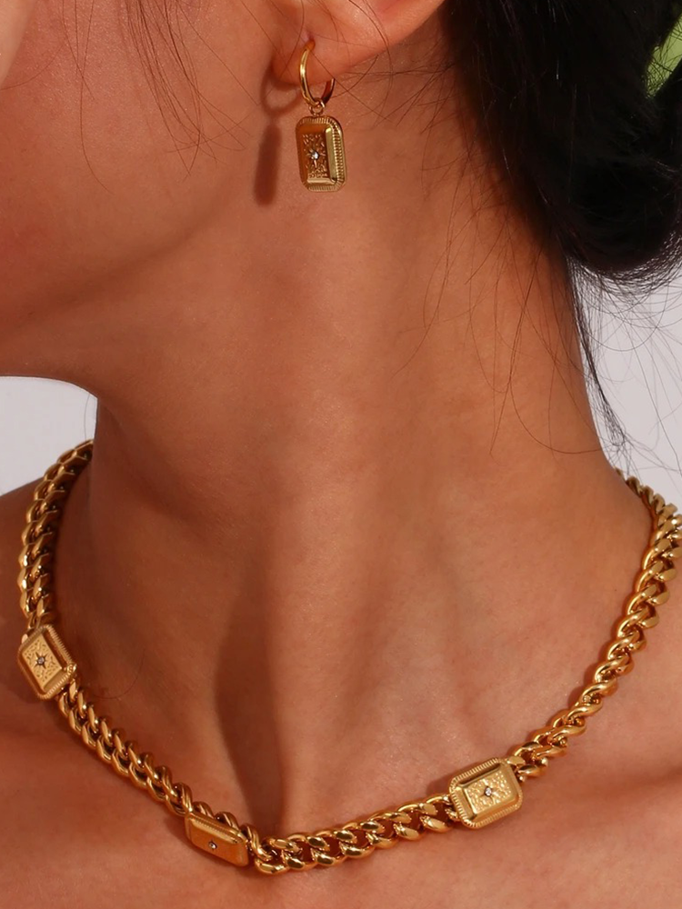 Grace Statement Star Necklace Gold