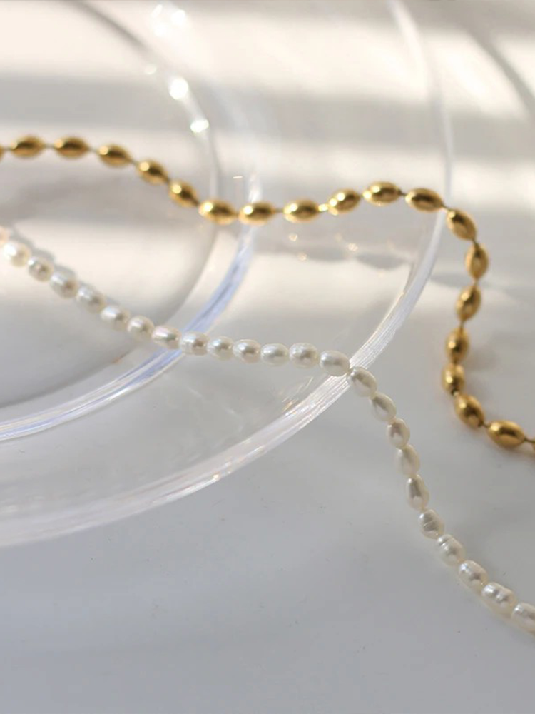 Linde Freshwater Pearl Necklace With Gold Beads