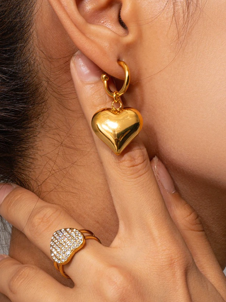 Liza Hanging Heart Earrings Gold