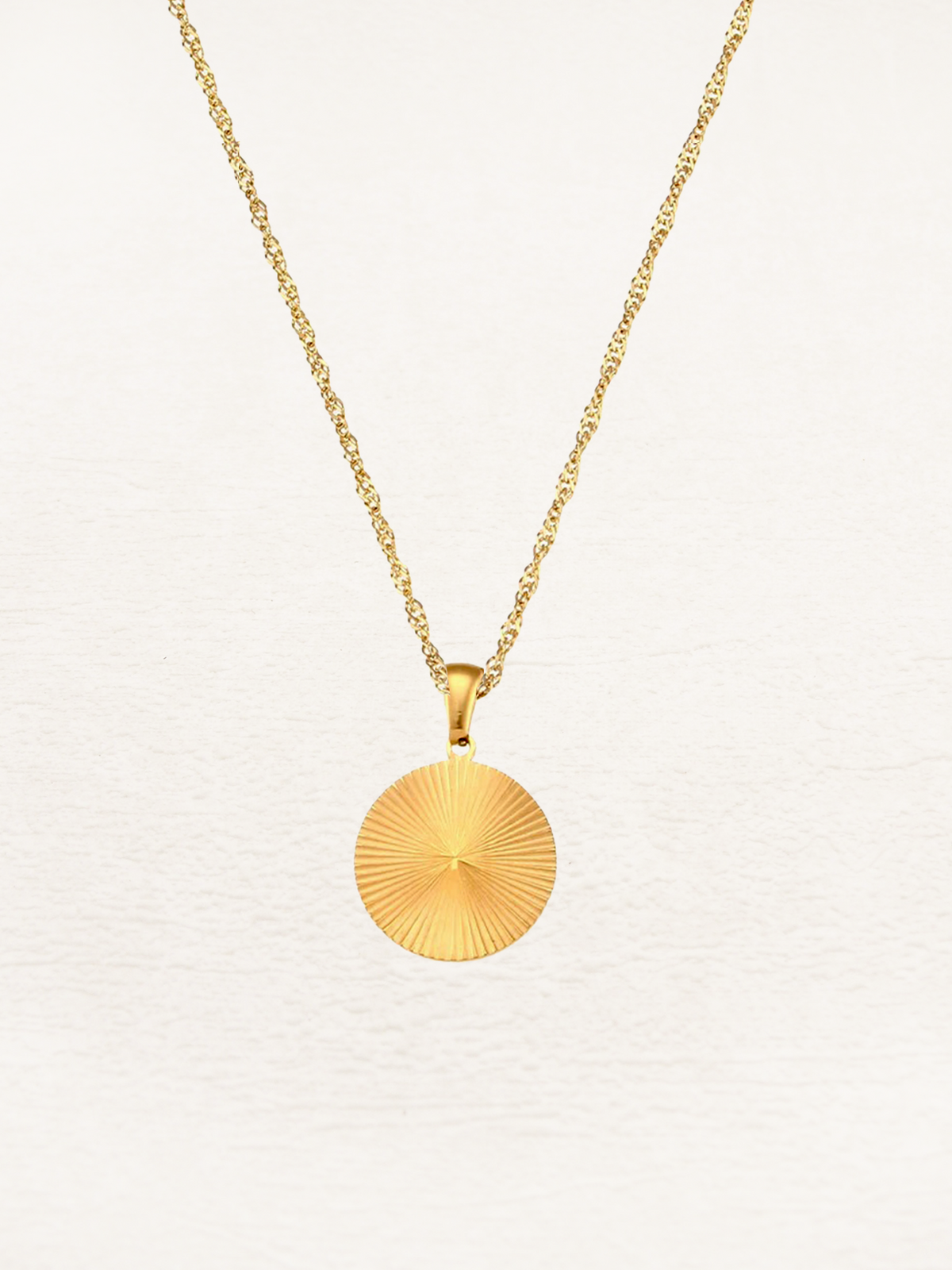 Stella Charm Necklace Round Gold