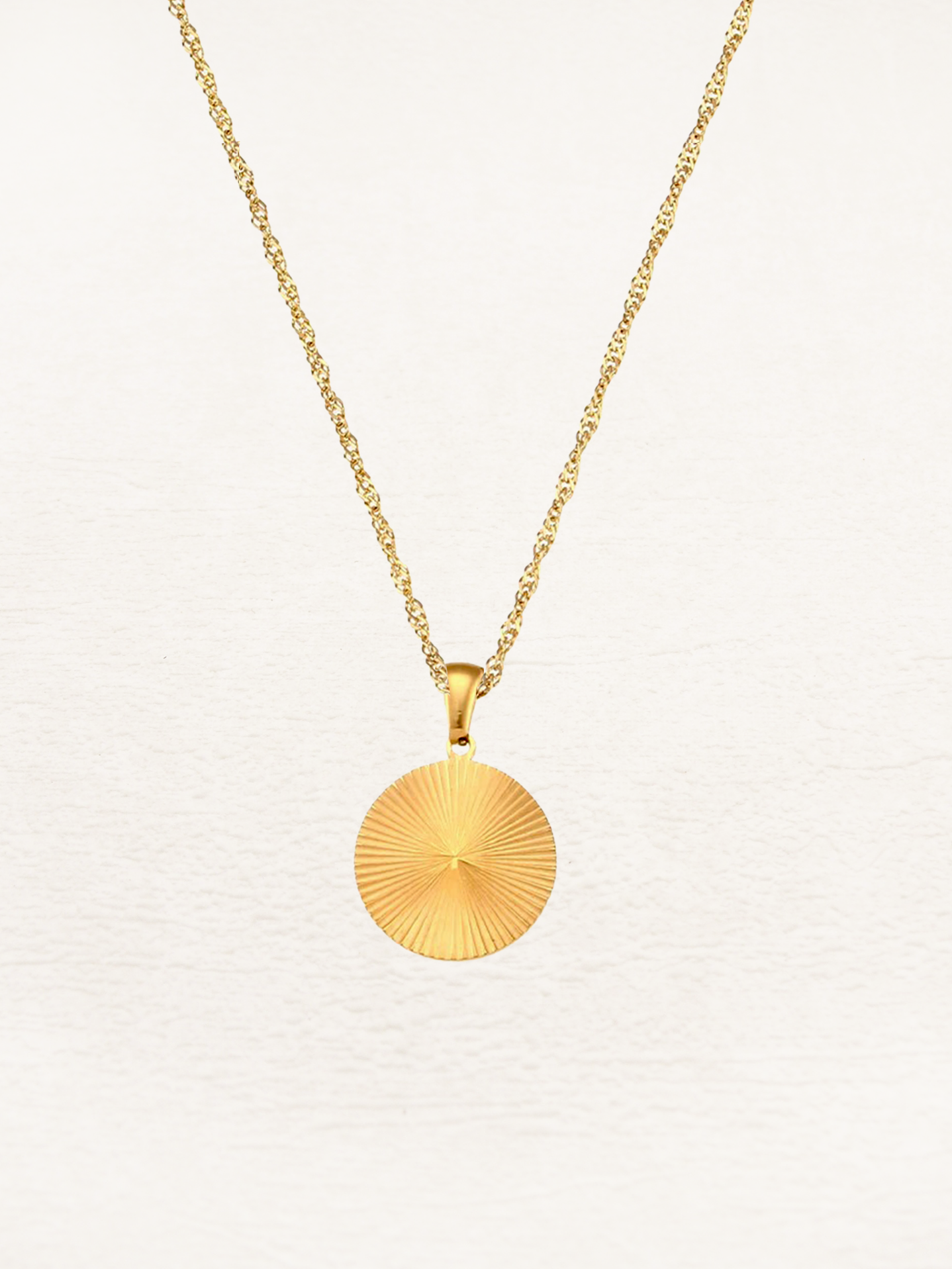 Stella Charm Necklace Round Gold